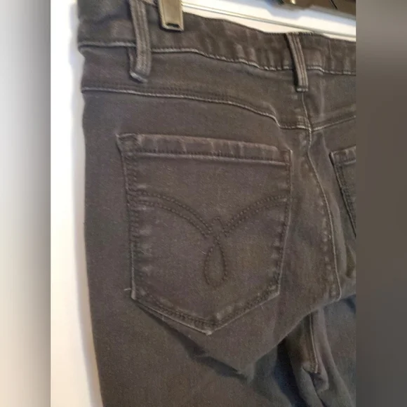 Black Denim Capri Pants - Picture 6 of 6